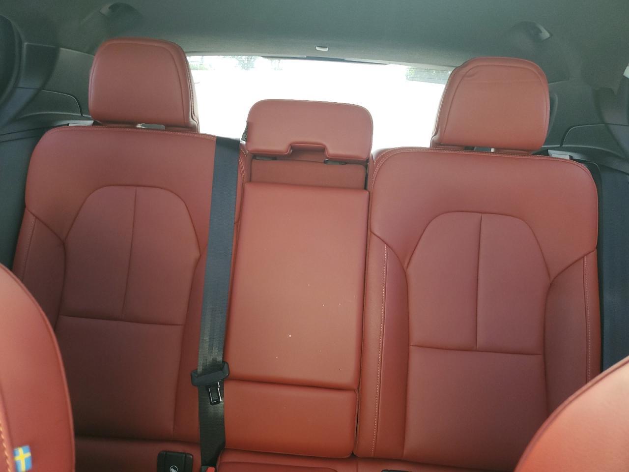 2019 VOLVO XC40