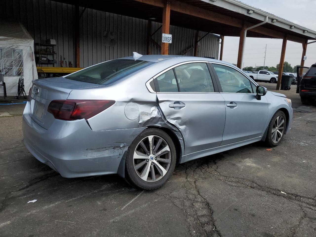 2017 SUBARU Legacy