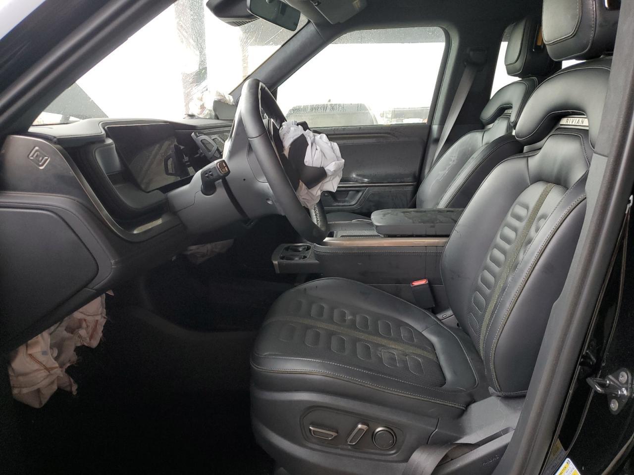 2025 RIVIAN R1s