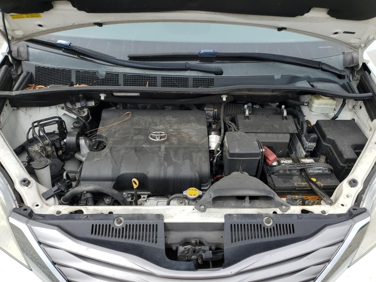 2015 TOYOTA SIENNA