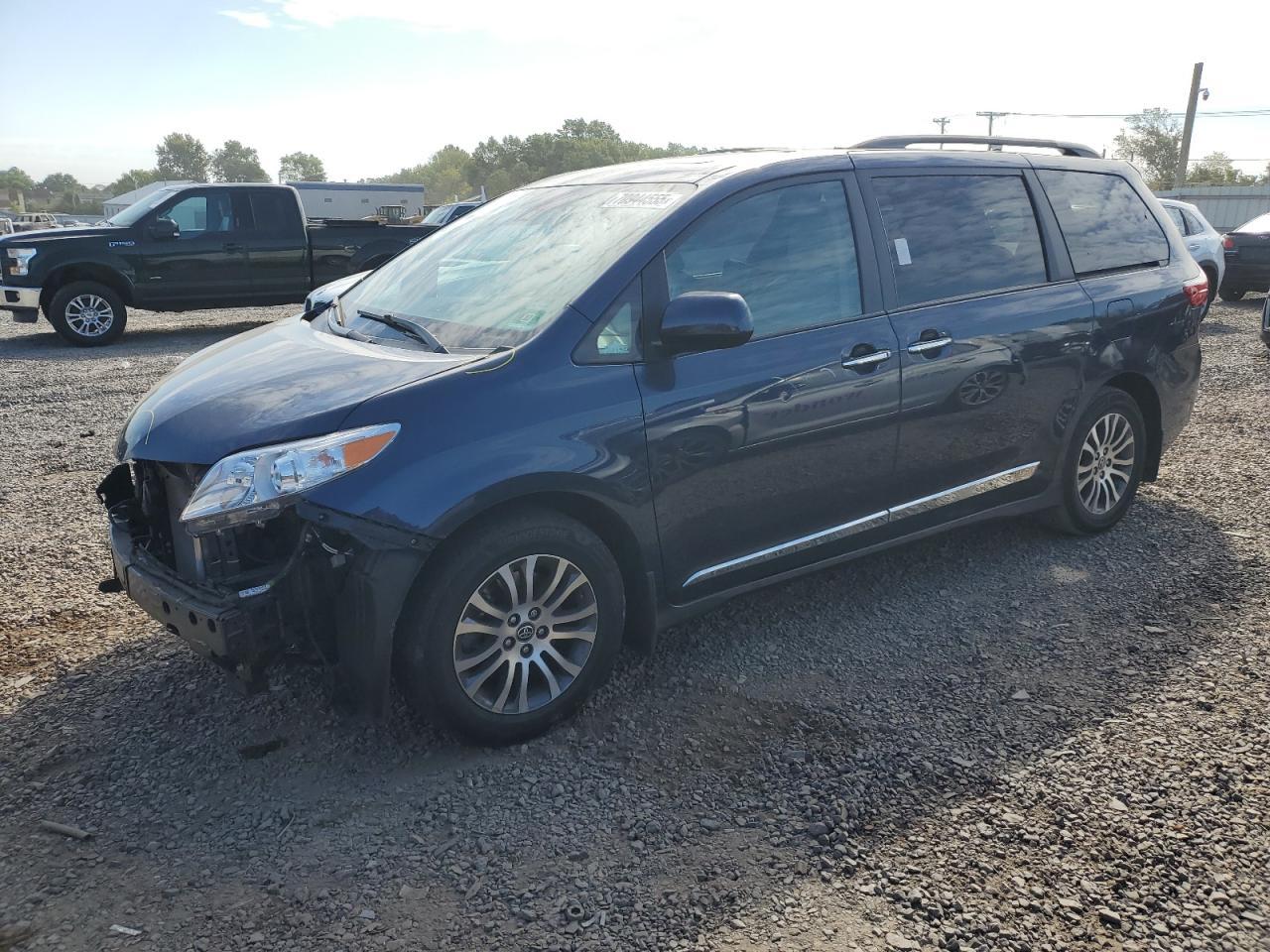 2019 TOYOTA SIENNA