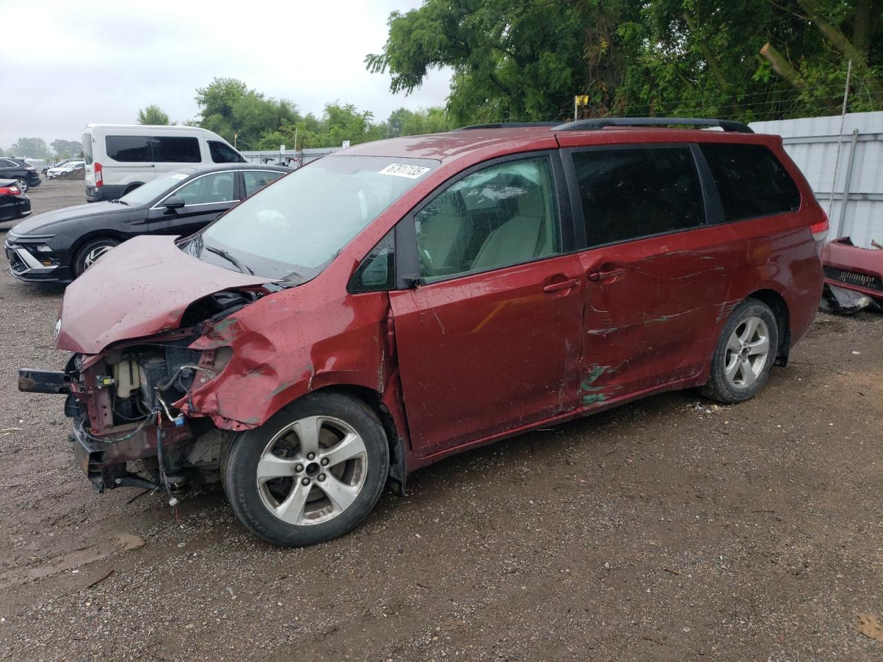2011 TOYOTA SIENNA