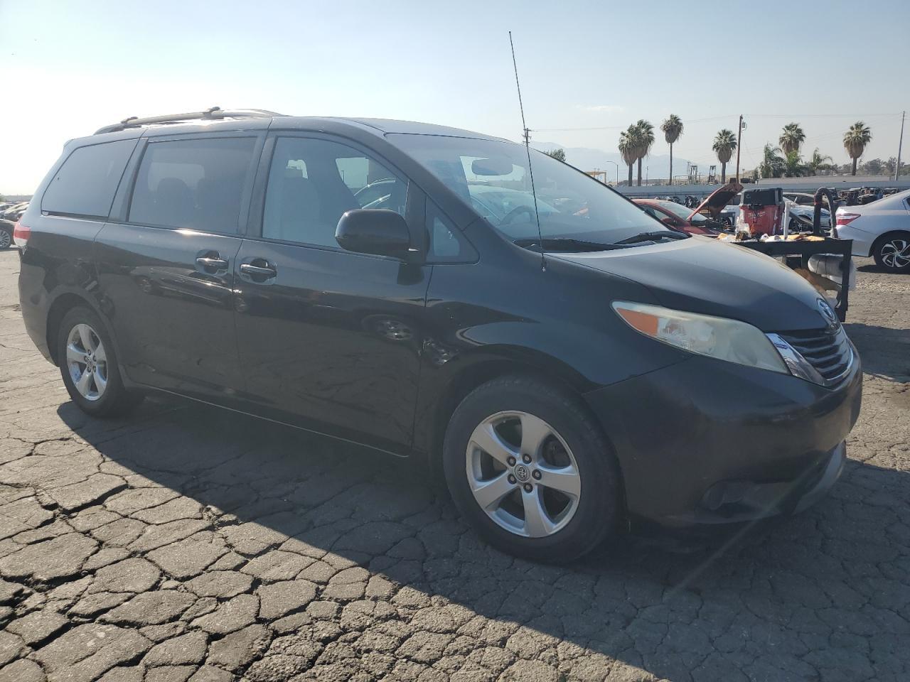 2013 TOYOTA SIENNA