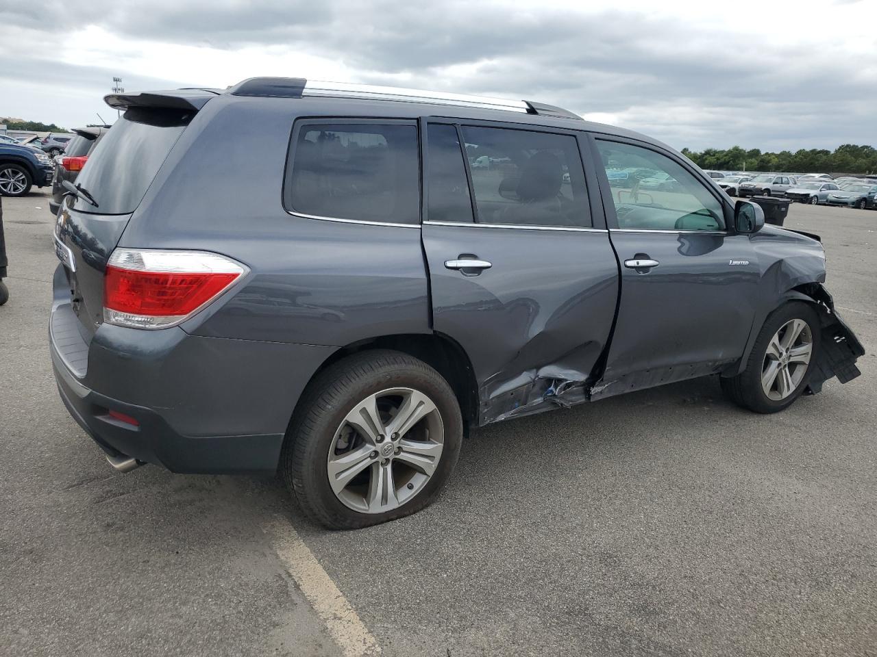 2011 TOYOTA HIGHLANDER
