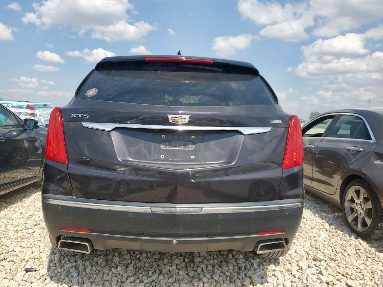 2017 CADILLAC XT5