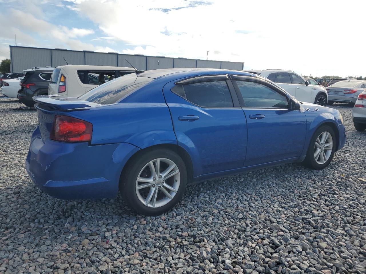 2013 DODGE Avenger