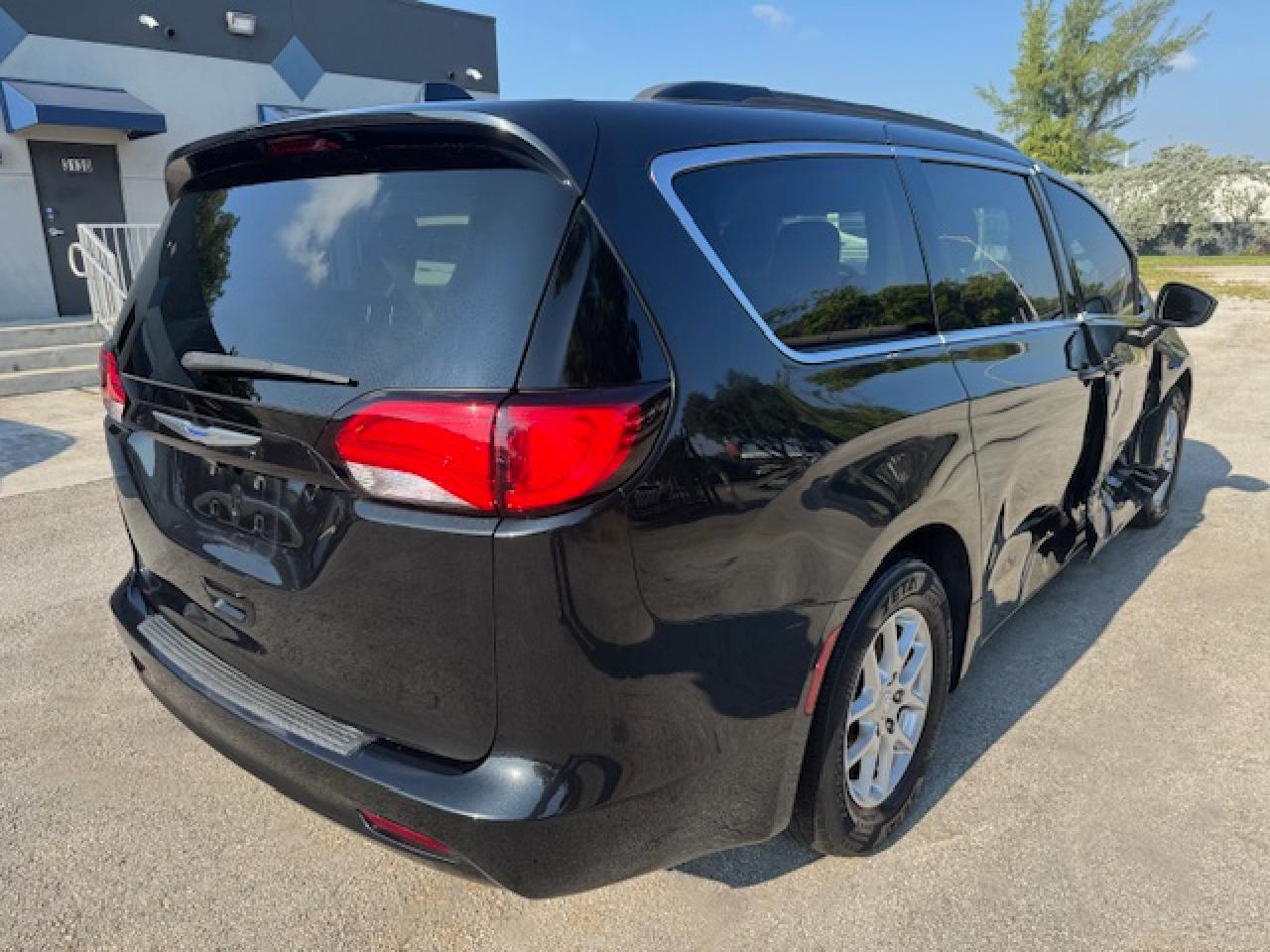 2020 CHRYSLER Voyager