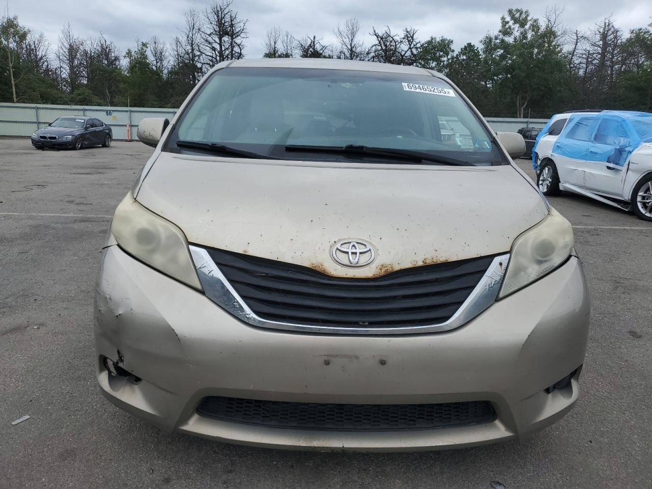 2015 TOYOTA SIENNA
