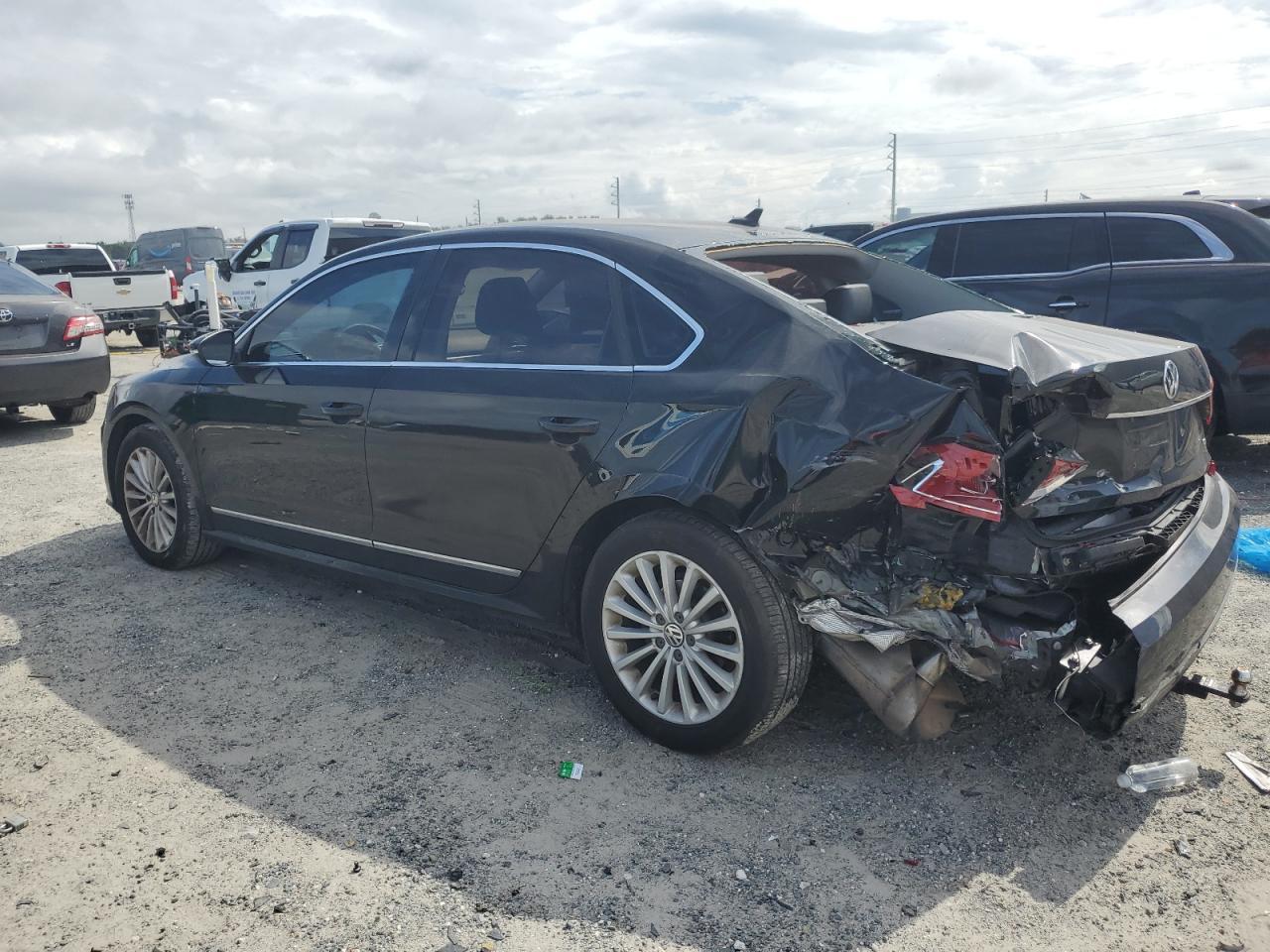 2016 VOLKSWAGEN Passat