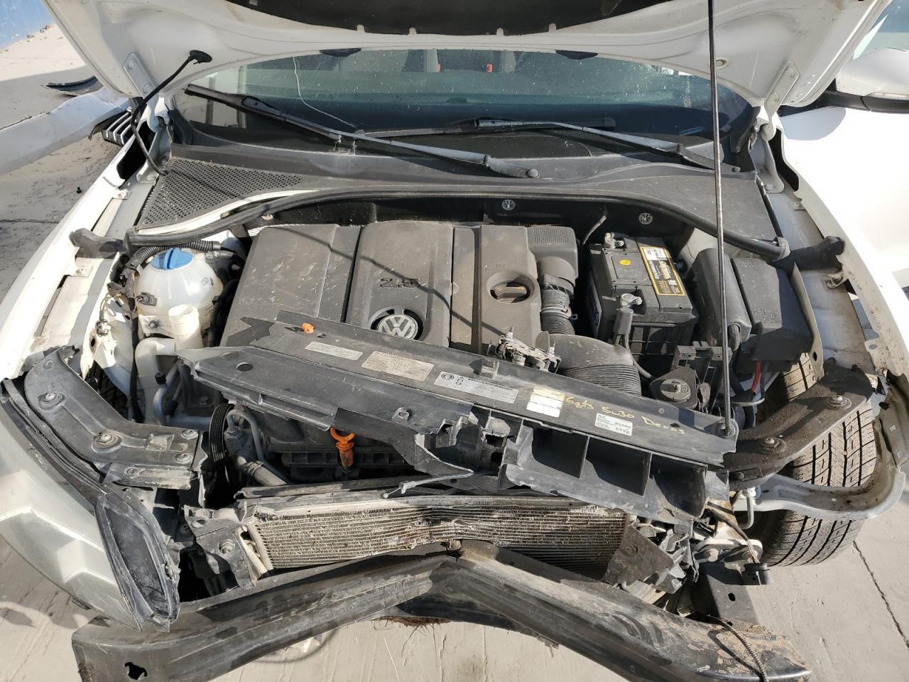 2012 VOLKSWAGEN Passat