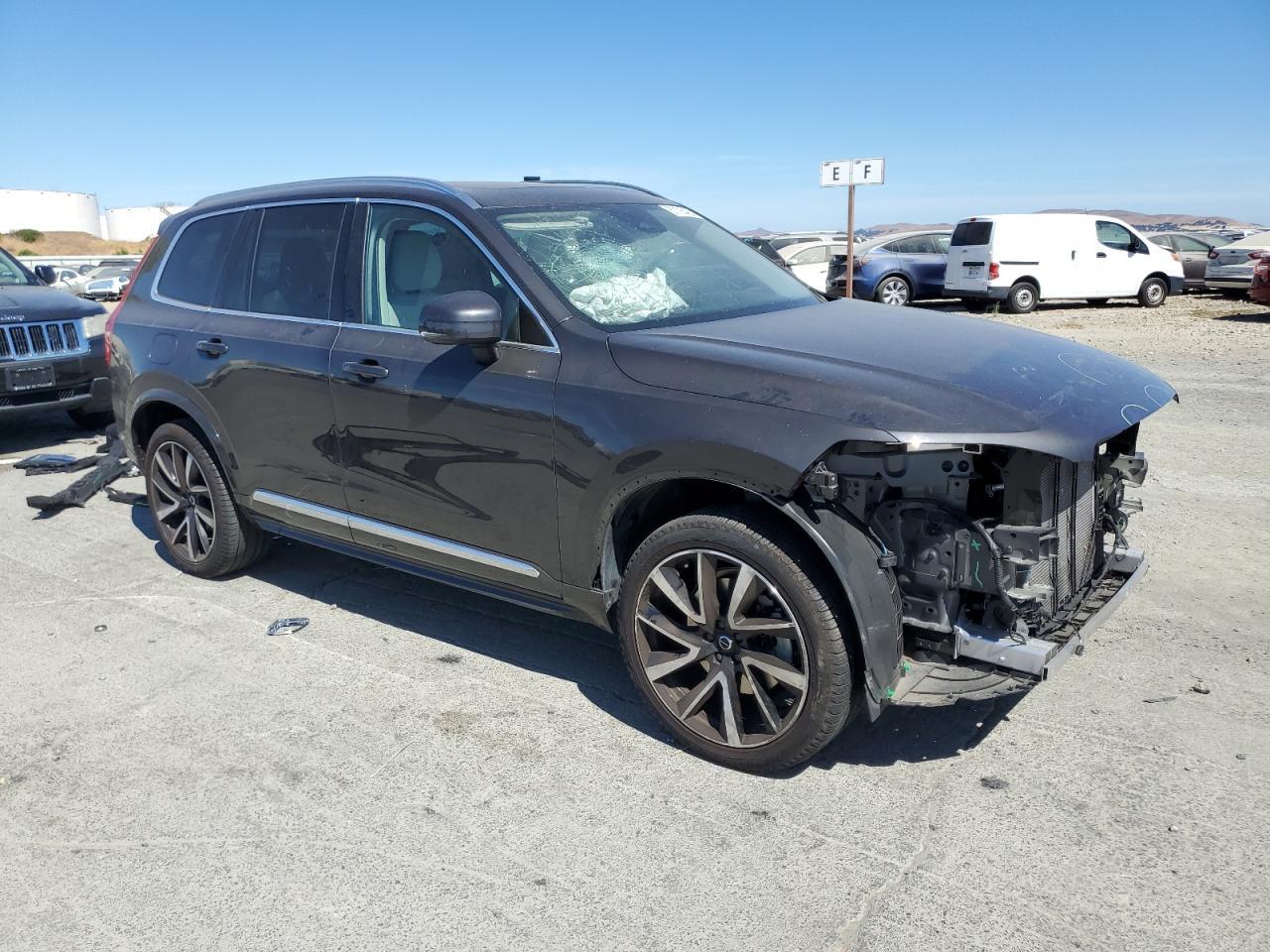 2023 VOLVO XC90