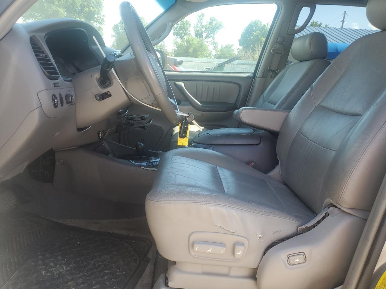 2004 TOYOTA Sequoia