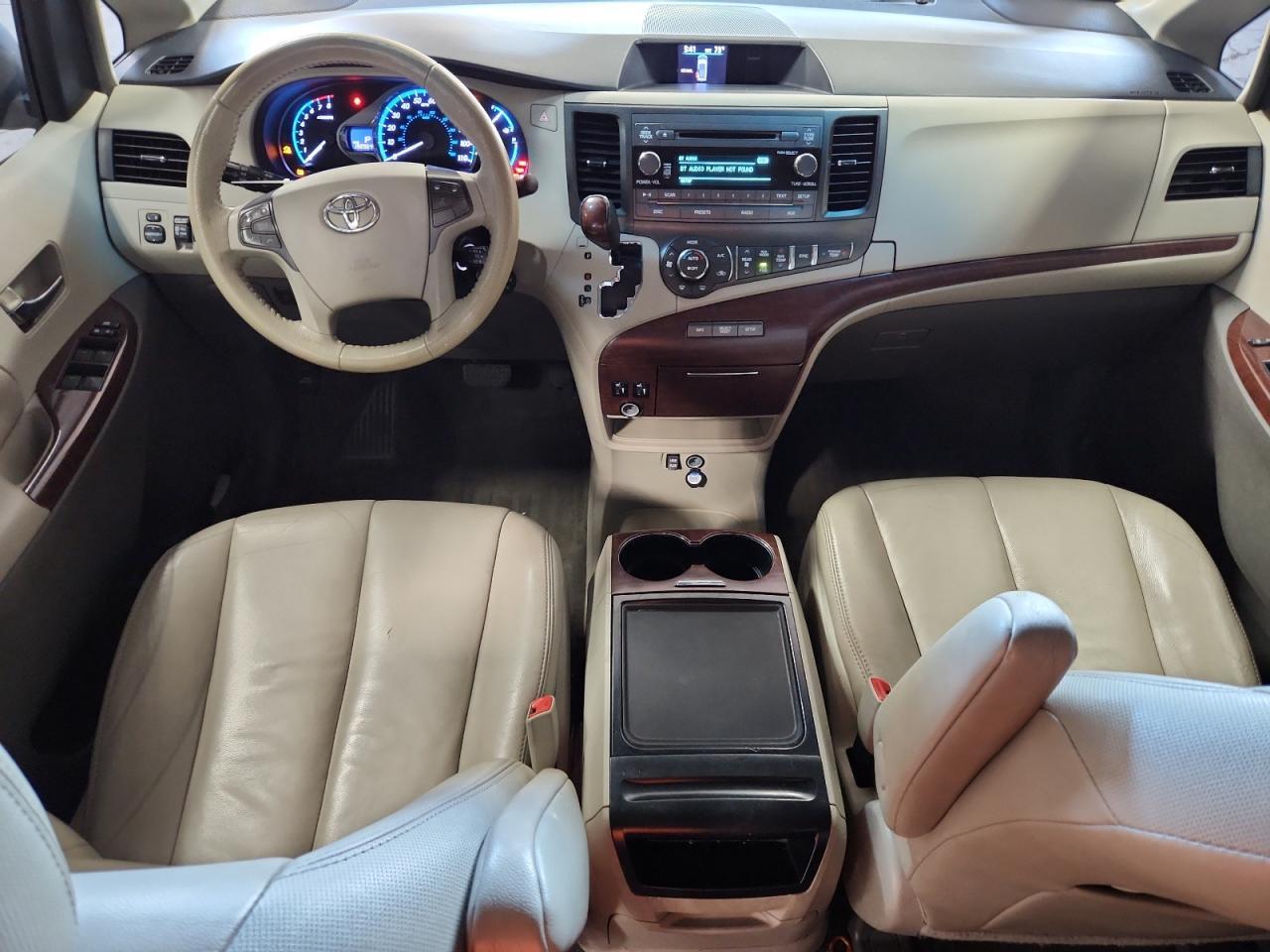 2013 TOYOTA SIENNA