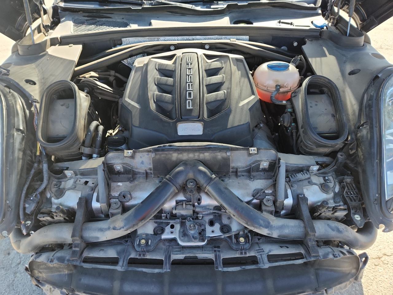 2017 PORSCHE Macan