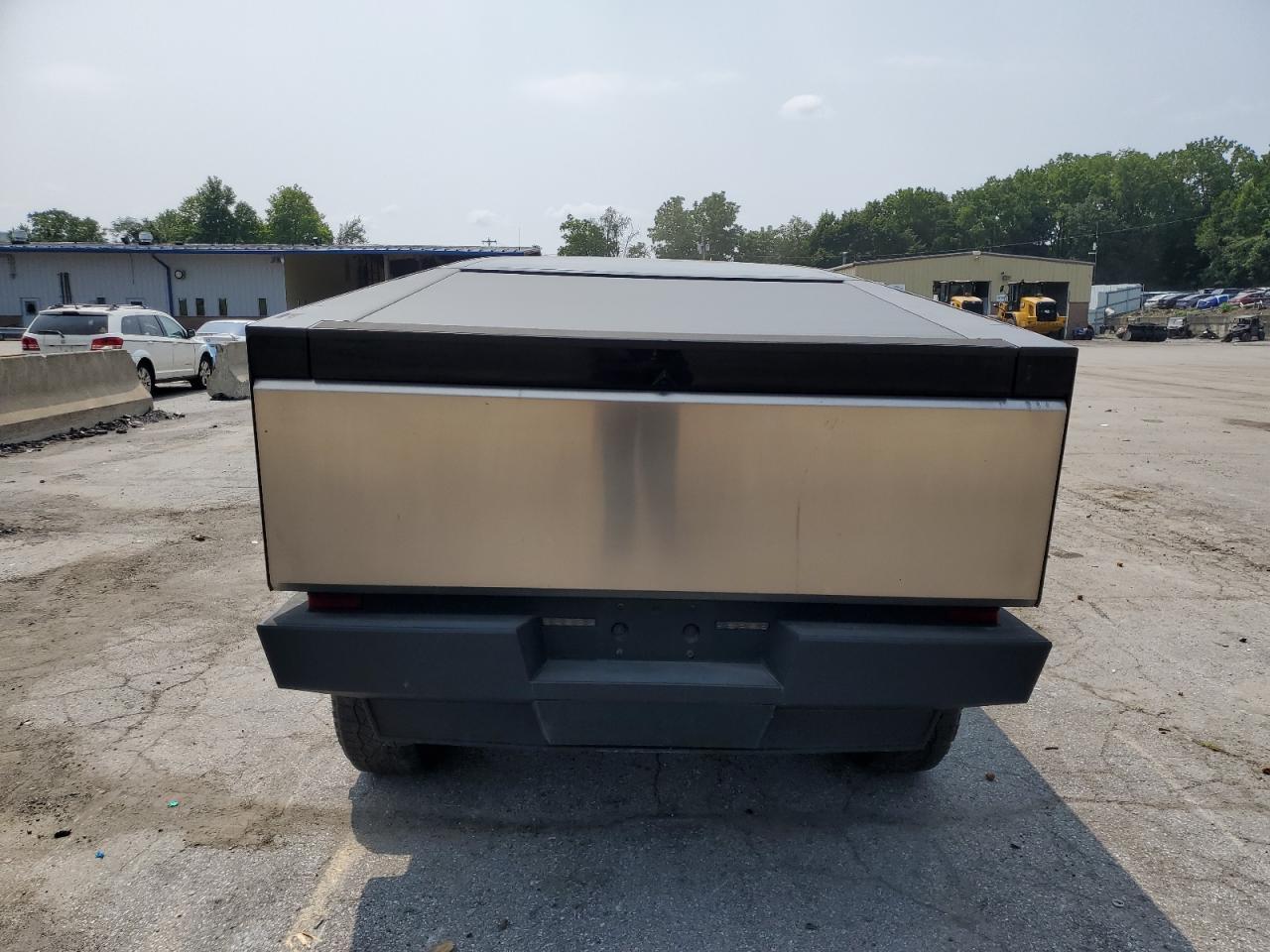 2024 TESLA Cybertruck