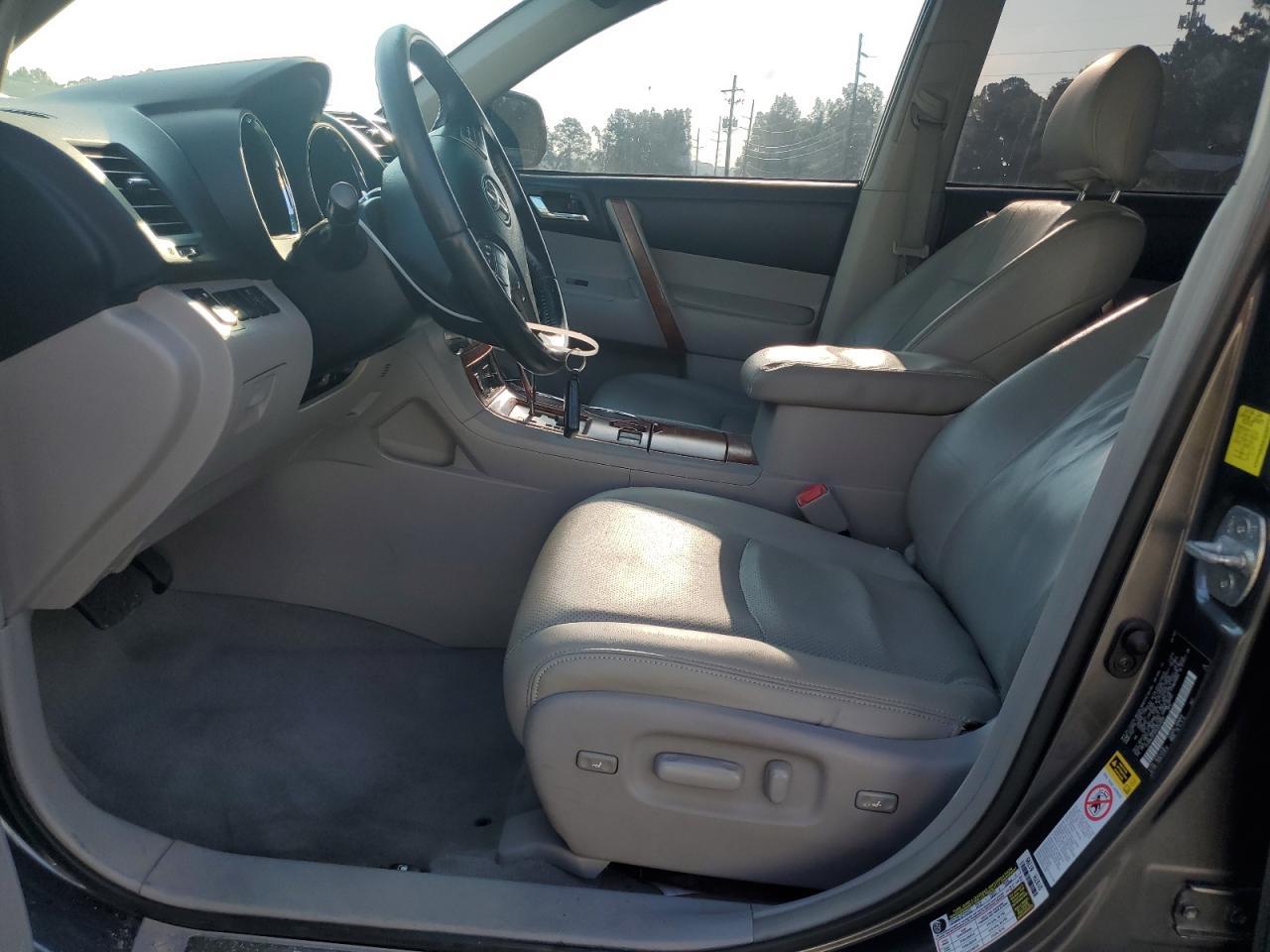2010 TOYOTA HIGHLANDER