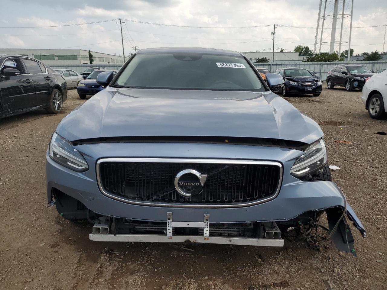 2017 VOLVO S90