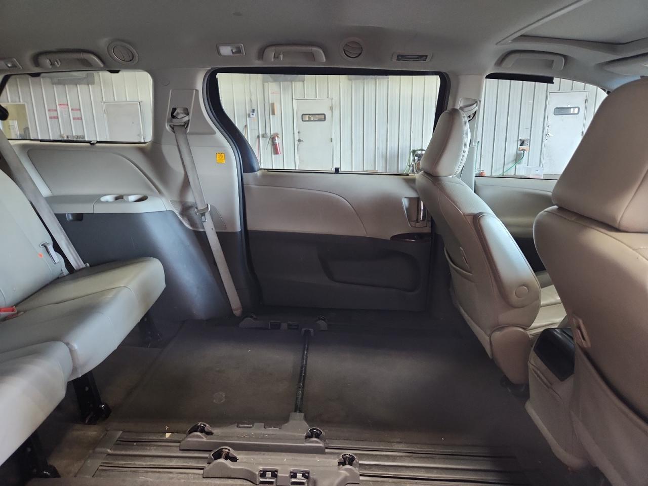 2013 TOYOTA SIENNA