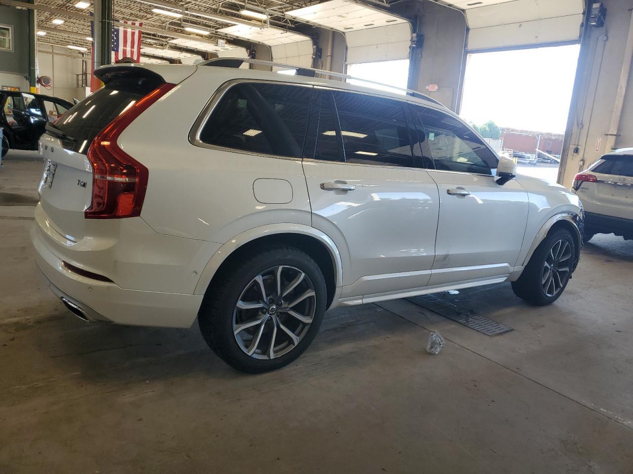 2017 VOLVO XC90