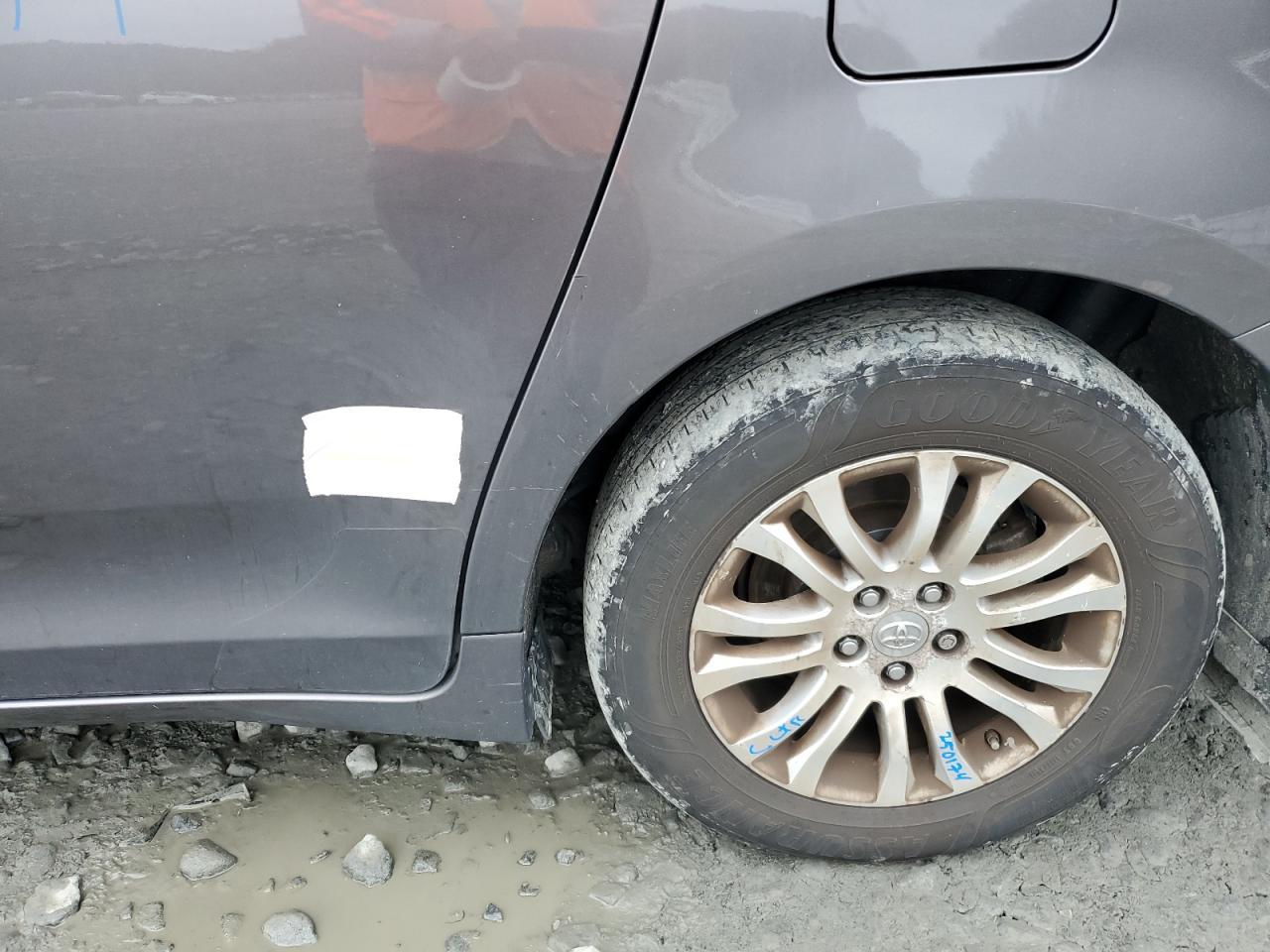 2012 TOYOTA SIENNA