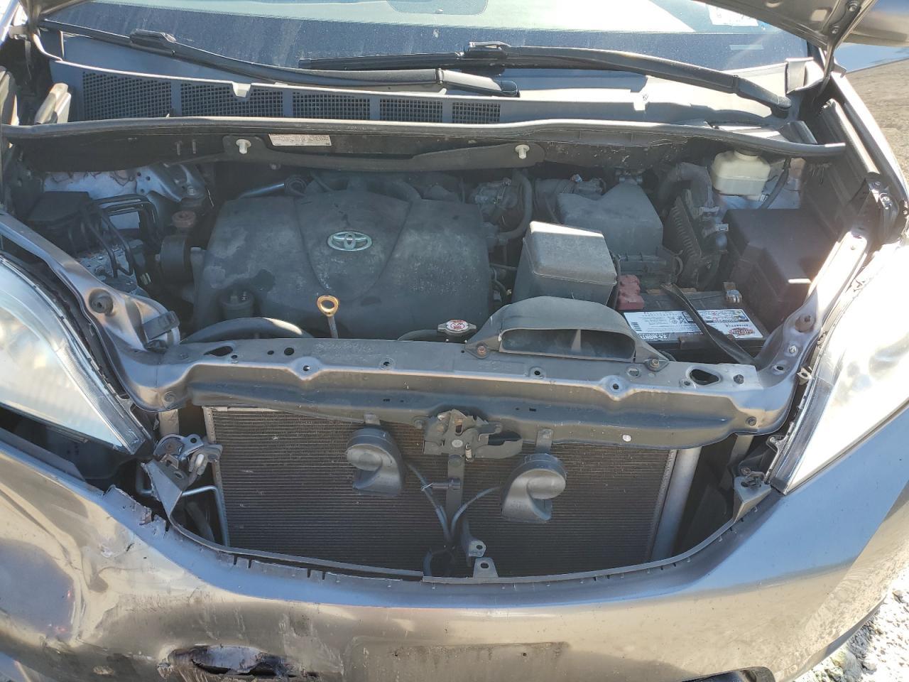 2017 TOYOTA SIENNA