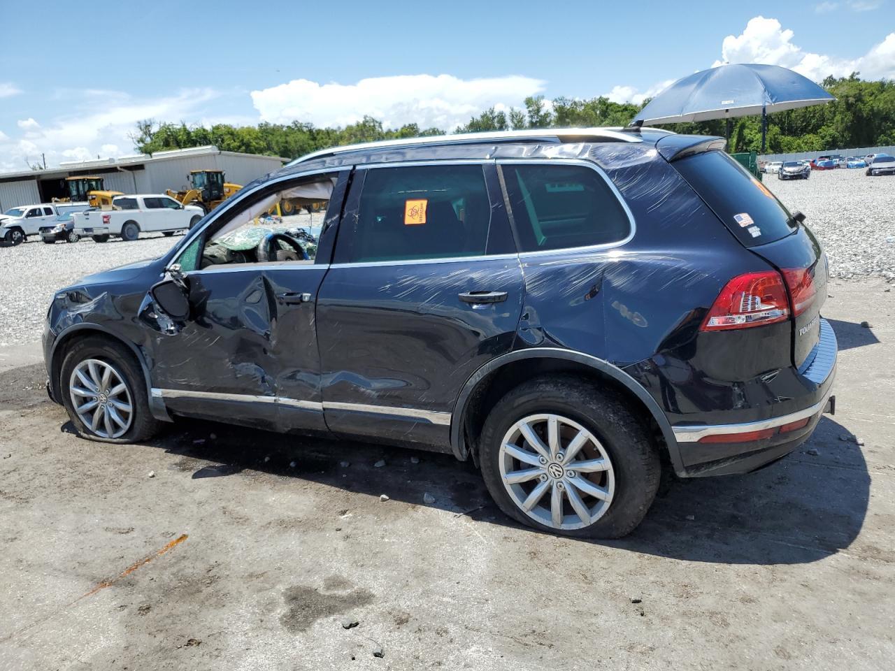 2016 VOLKSWAGEN Touareg