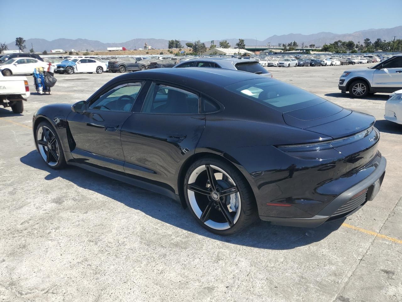 2022 PORSCHE Taycan