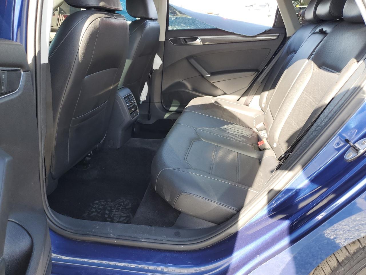 2017 VOLKSWAGEN Passat