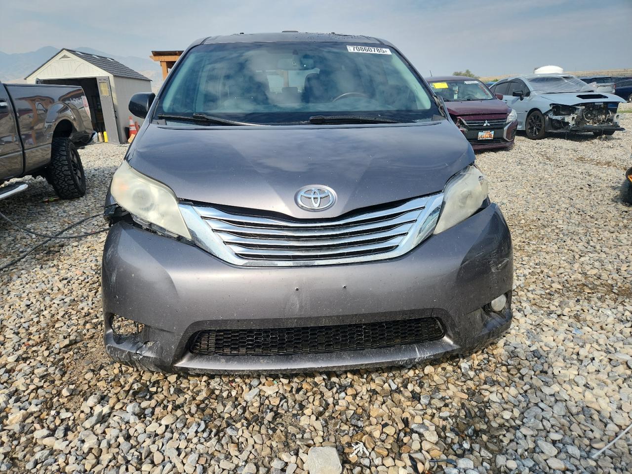 2011 TOYOTA SIENNA