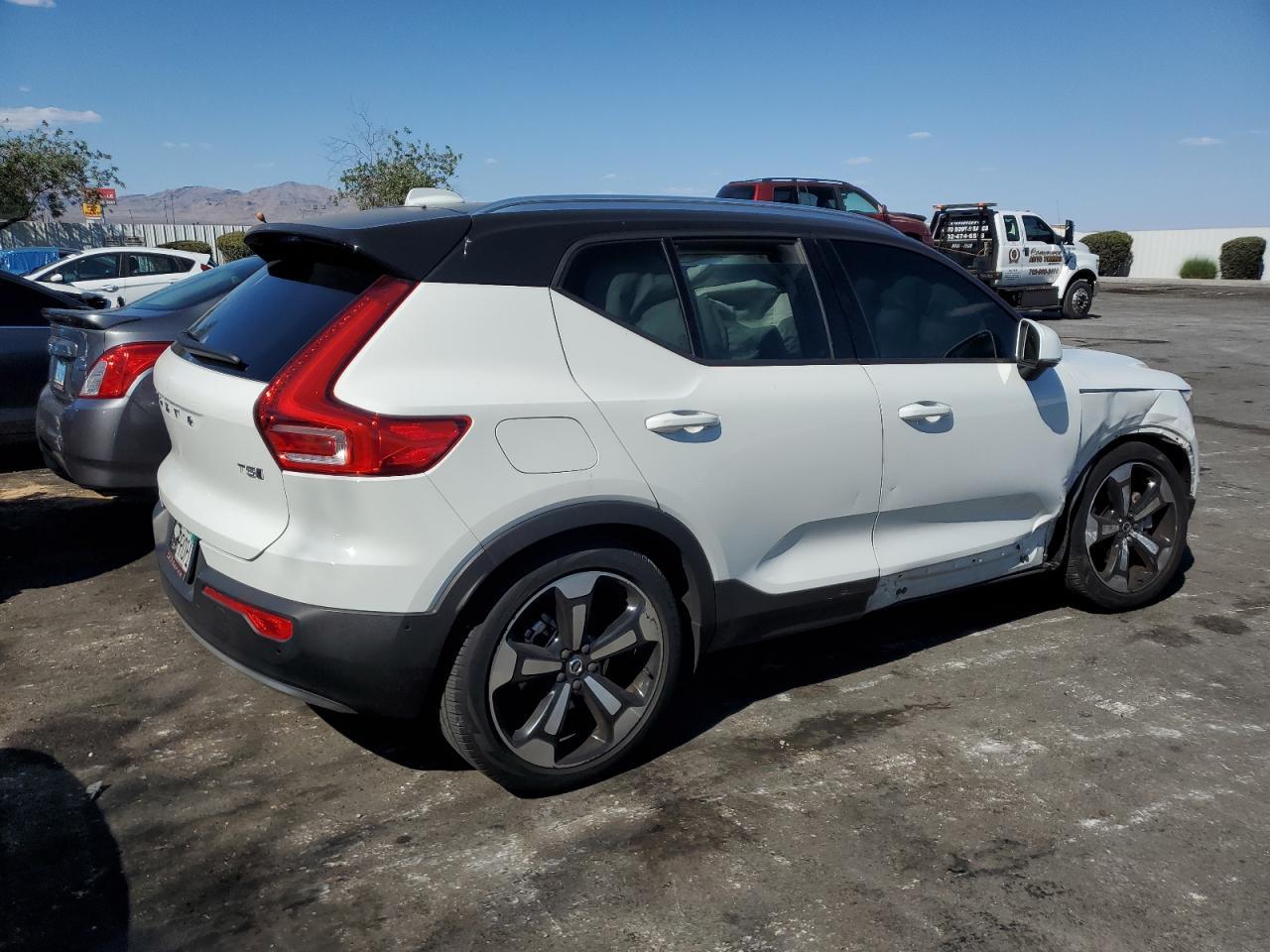 2019 VOLVO XC40