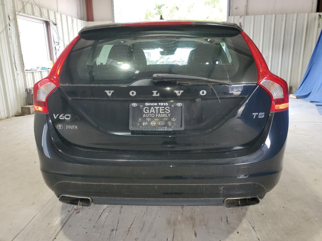 2017 VOLVO V60