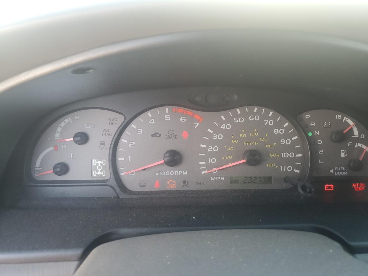 2004 TOYOTA Sequoia