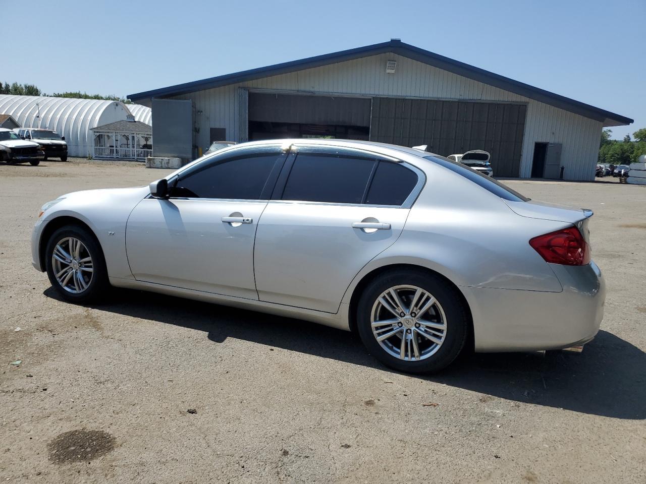 2015 INFINITI Q40