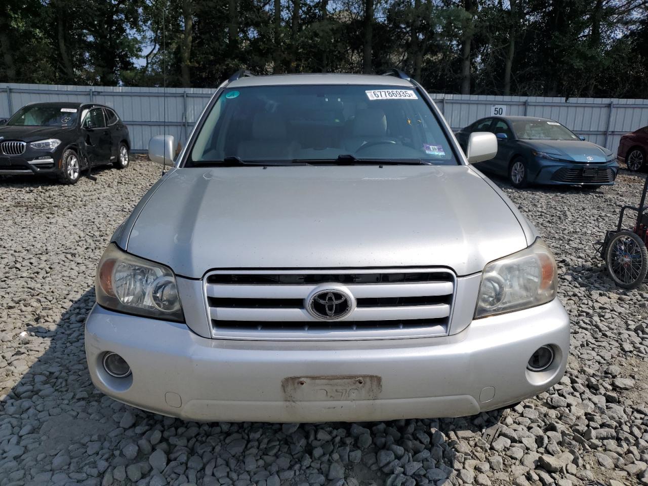 2004 TOYOTA HIGHLANDER