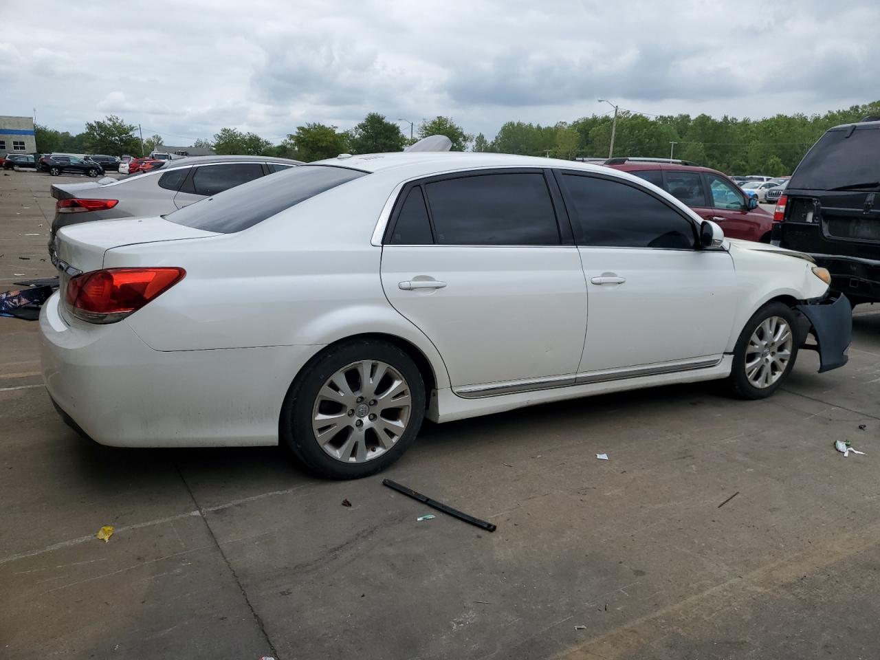 2011 TOYOTA Avalon