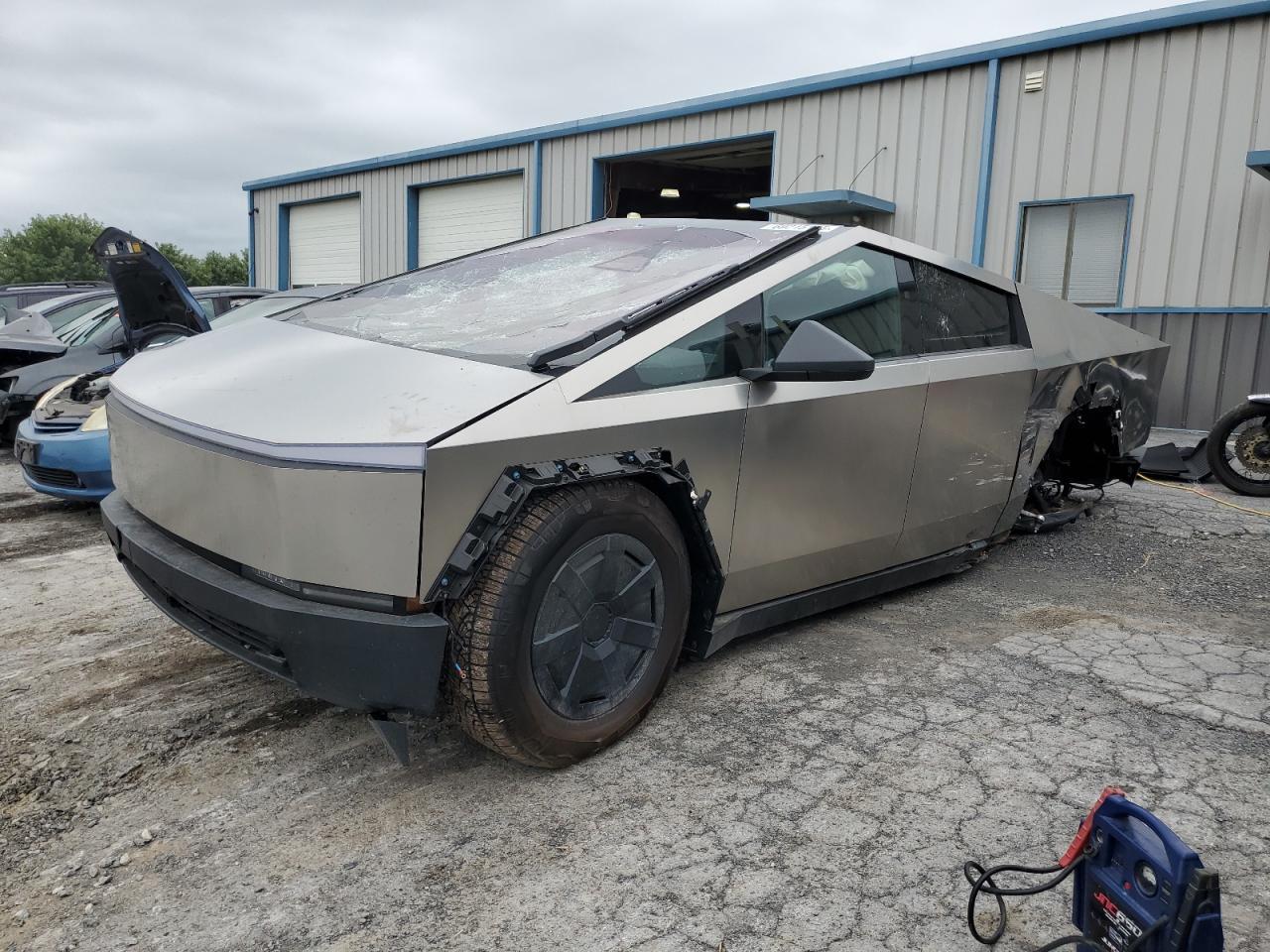 2024 TESLA Cybertruck
