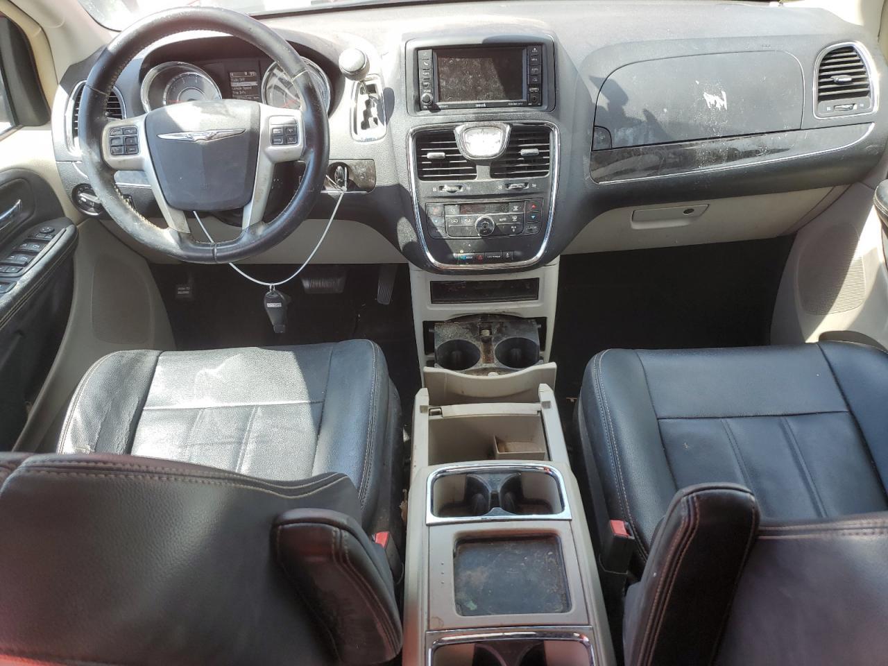 2014 CHRYSLER Town & Country