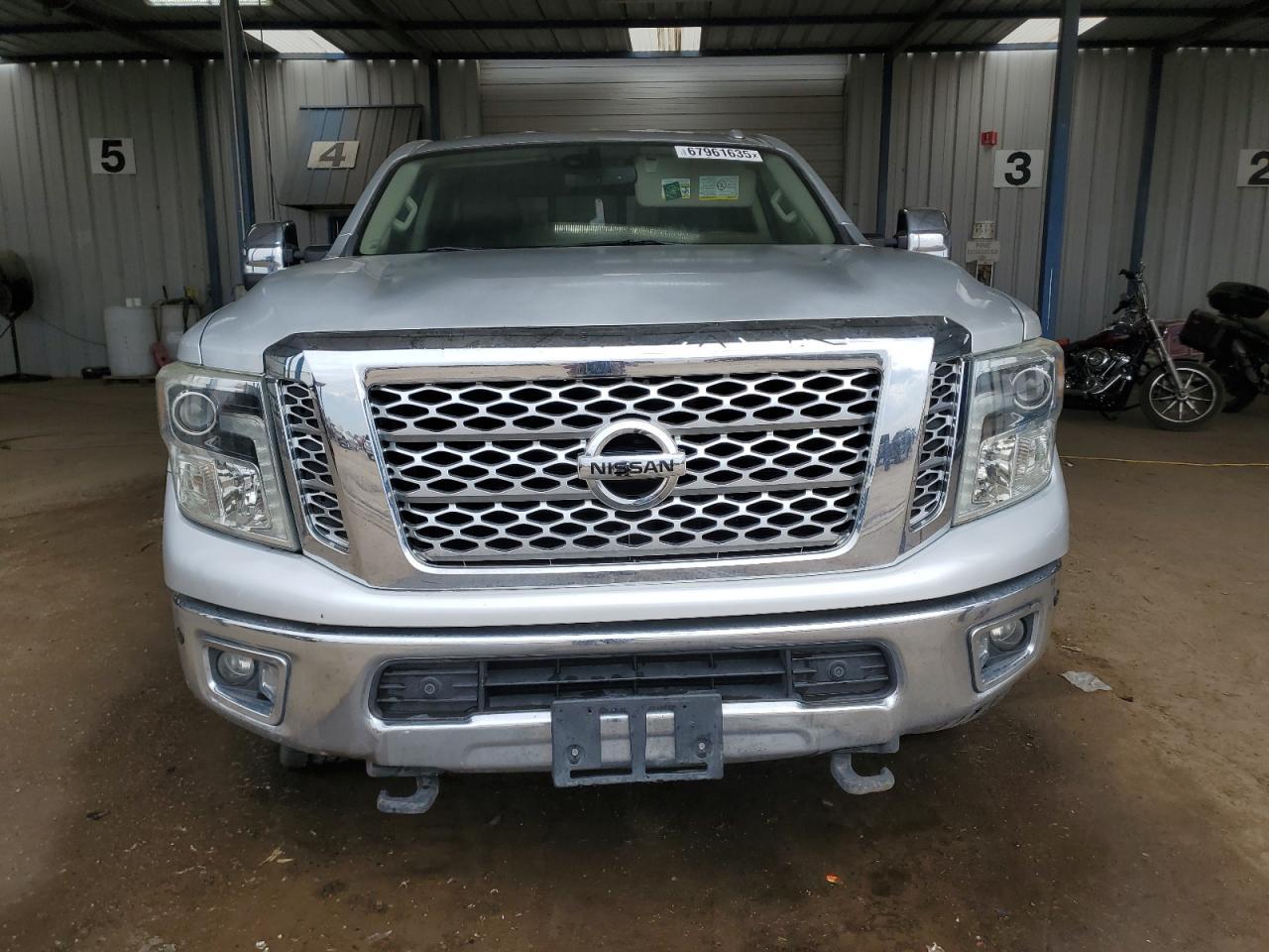 2016 NISSAN Titan