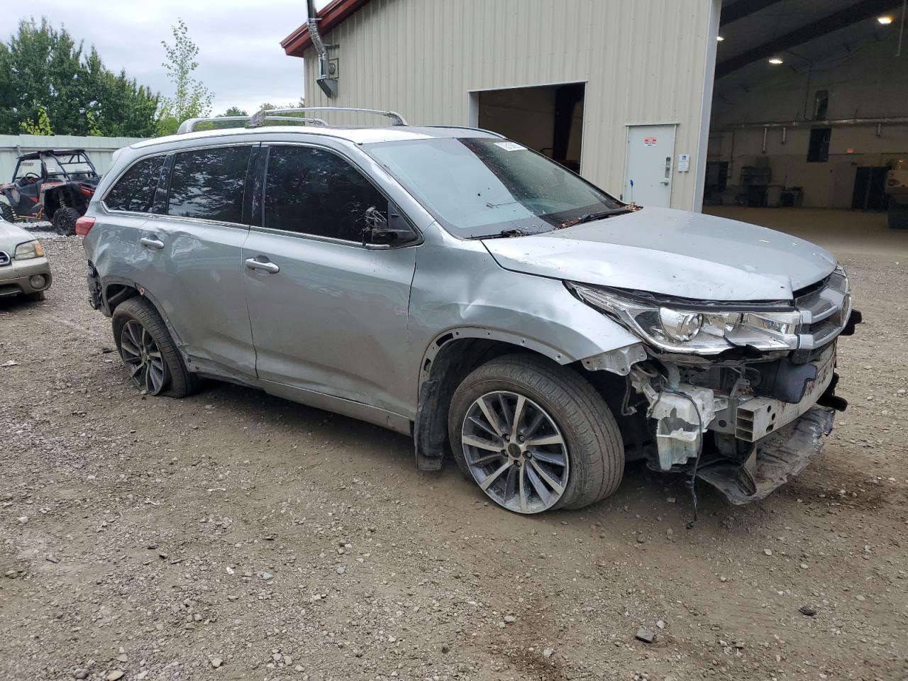 2017 TOYOTA HIGHLANDER
