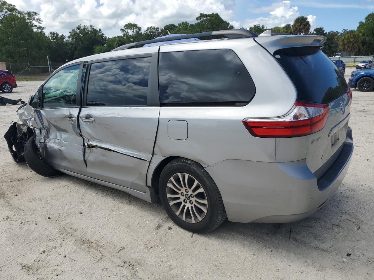 2018 TOYOTA SIENNA