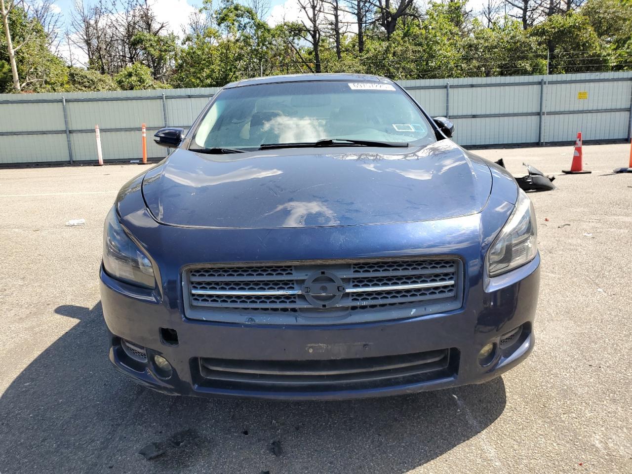 2011 NISSAN Maxima