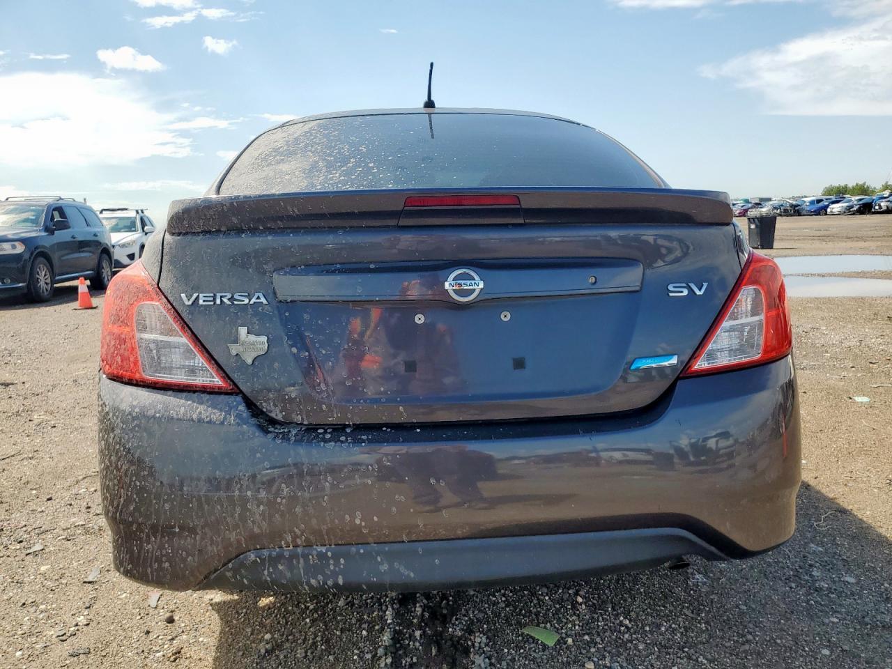 2015 NISSAN VERSA