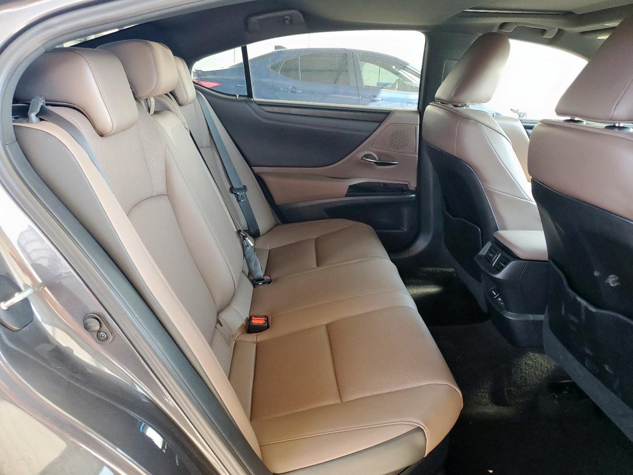 2022 LEXUS Es