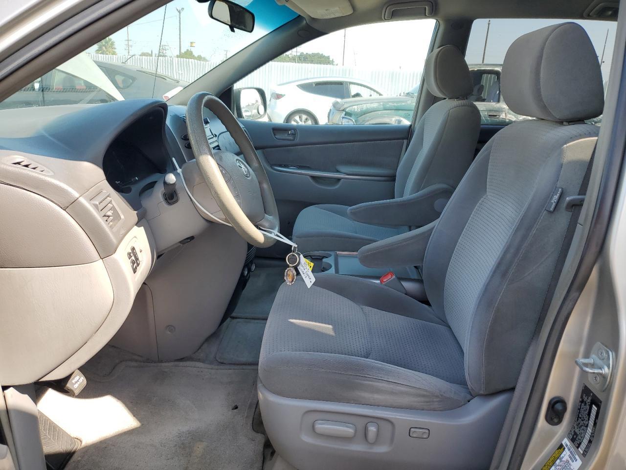 2006 TOYOTA SIENNA