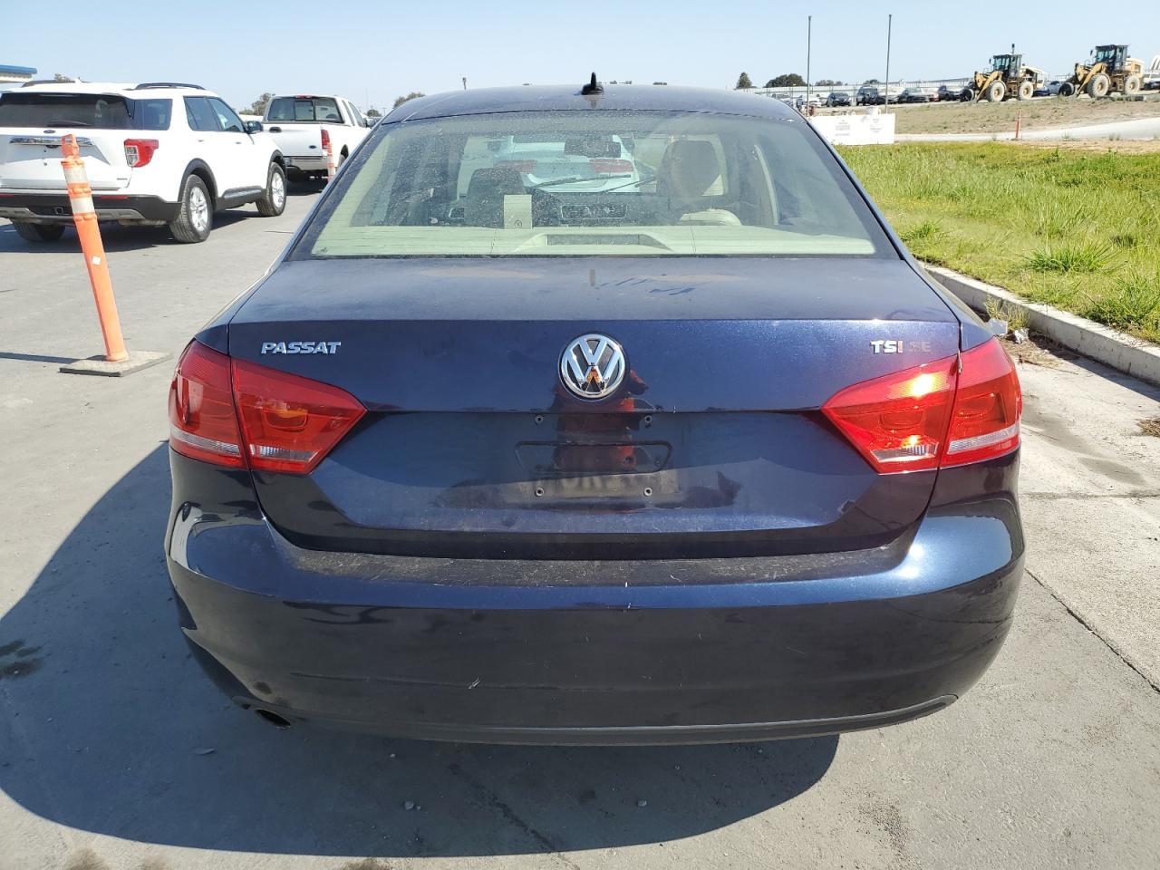 2014 VOLKSWAGEN Passat
