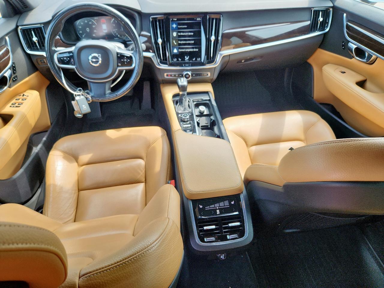 2017 VOLVO S90