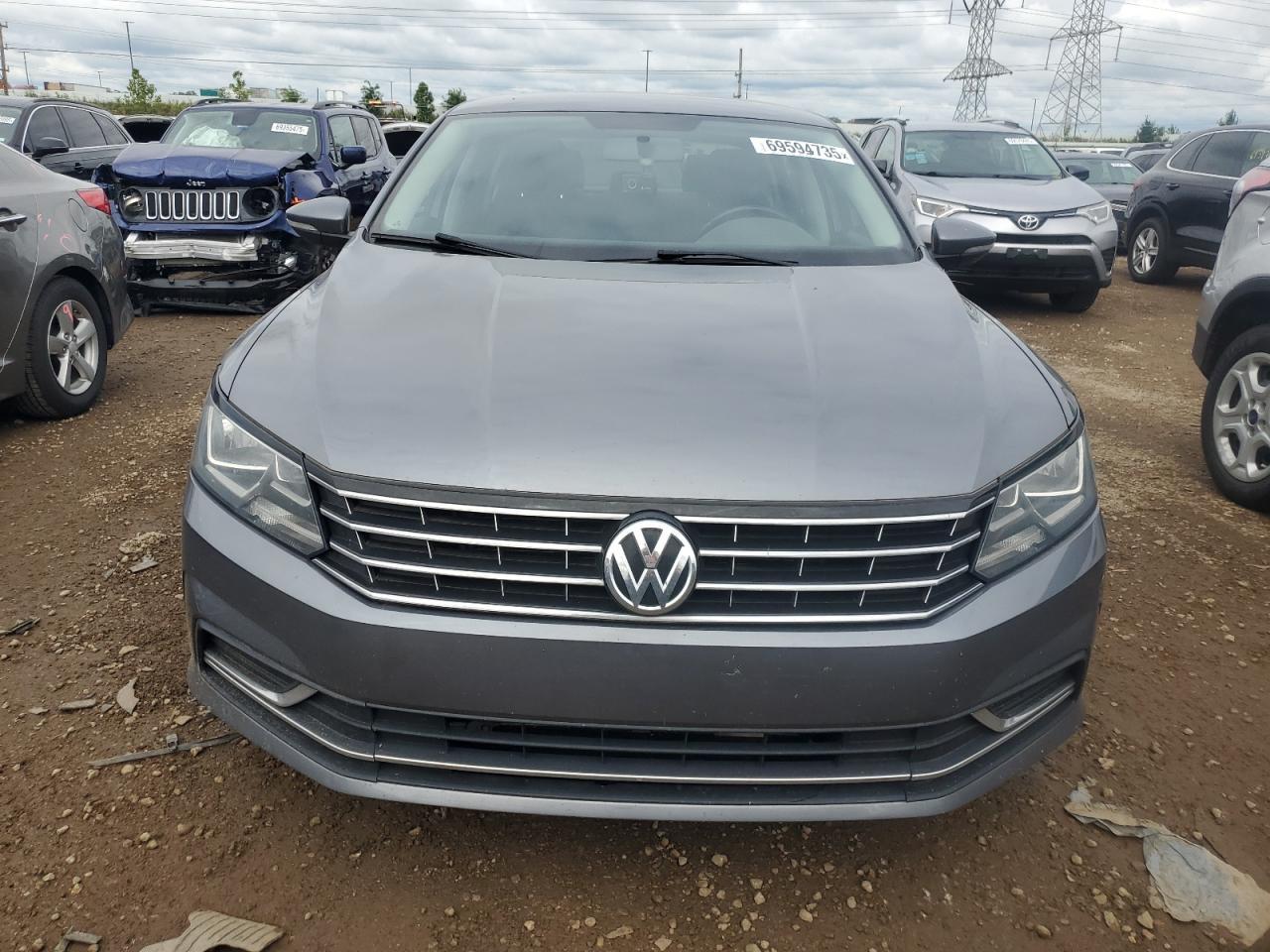 2017 VOLKSWAGEN Passat