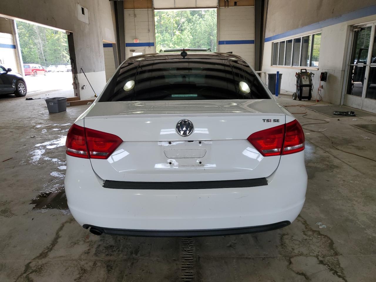 2015 VOLKSWAGEN Passat