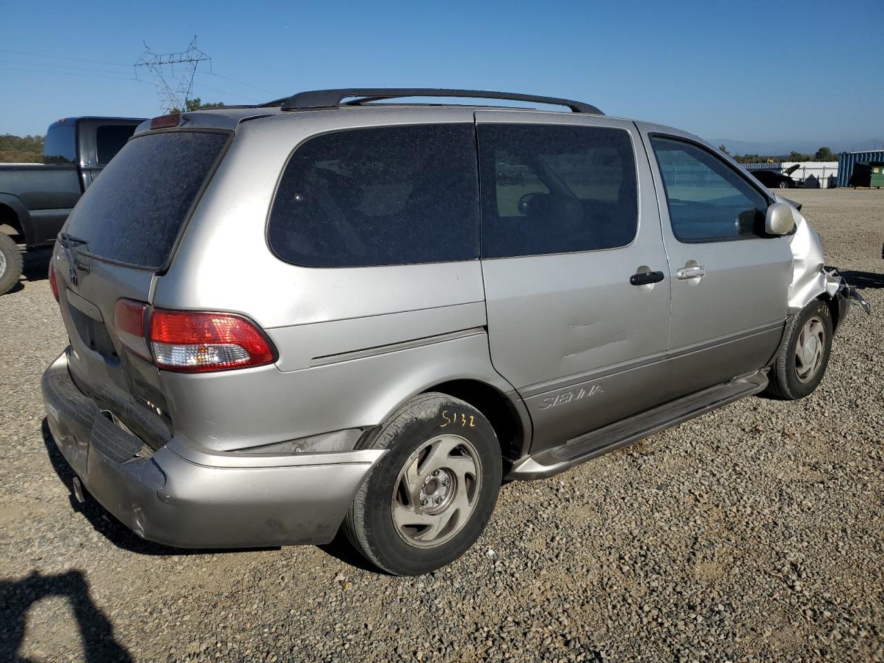 2002 TOYOTA SIENNA