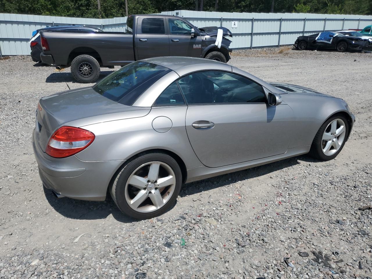 2005 MERCEDES-BENZ SLK-Class